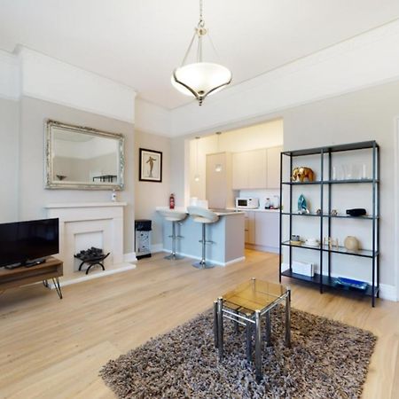 Super 1 Bedroom Flat In Hendon Near Middlesex University With Private Parking Экстерьер фото