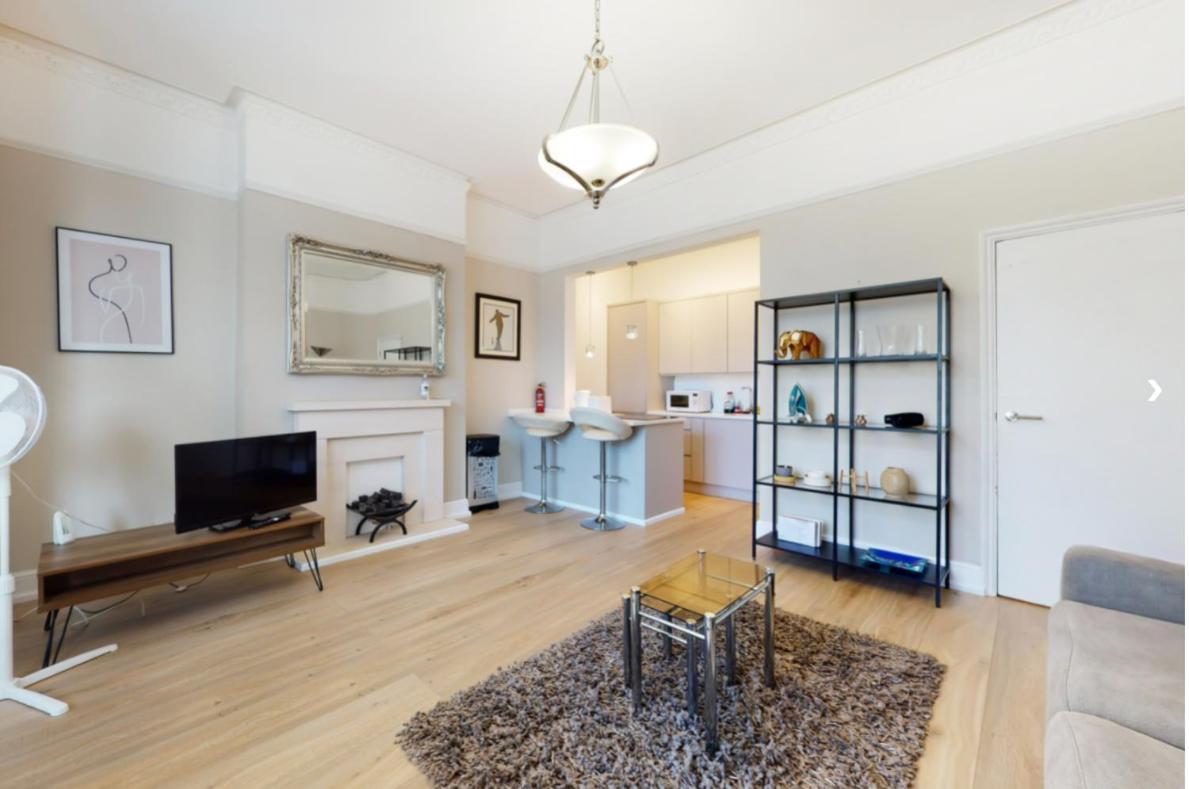 Super 1 Bedroom Flat In Hendon Near Middlesex University With Private Parking Экстерьер фото
